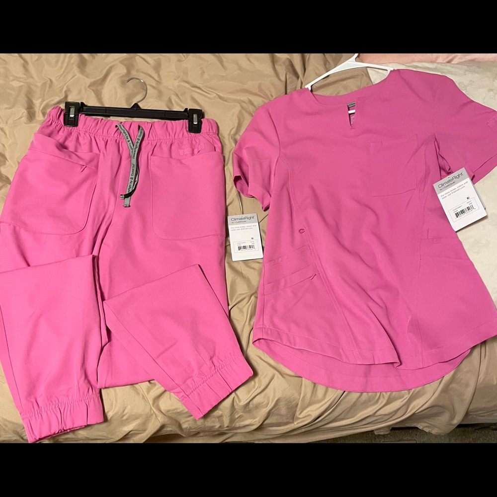 Womens ClimateRight Cuddl Duds scrub set. Scrub top size XS. Jogger pants size S